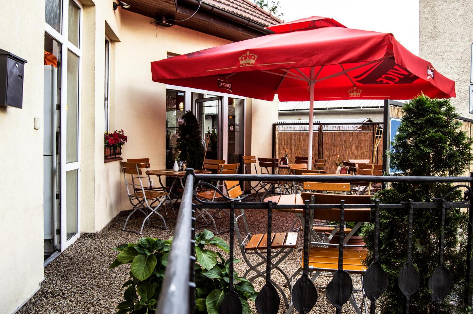 Restaurace A Penzion Garnet Alamóc Kültér fotó