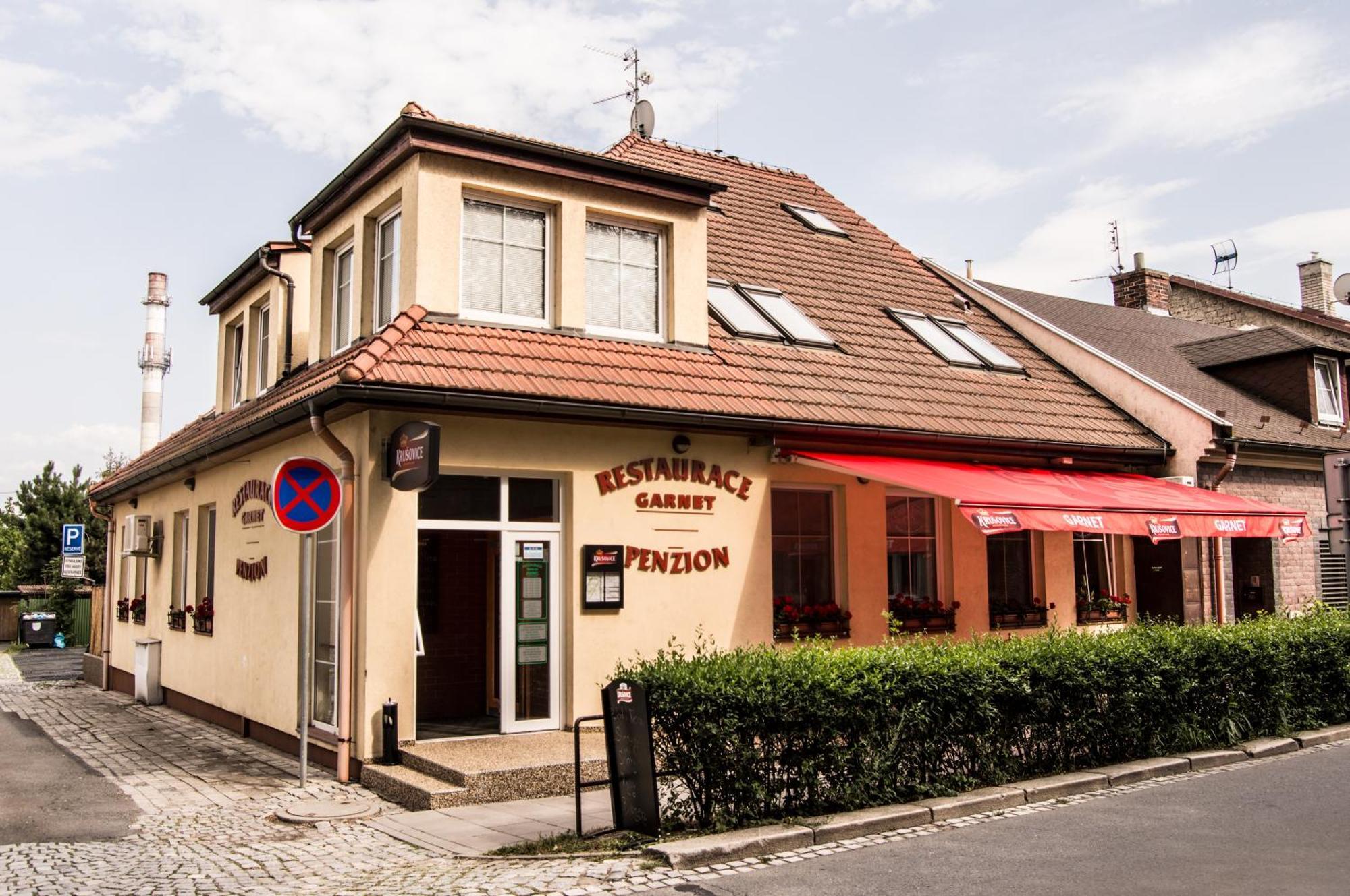 Restaurace A Penzion Garnet Alamóc Kültér fotó